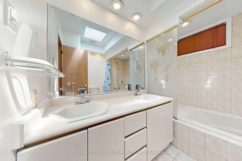 Photo 24 at 15 Alamosa Drive, Bayview Village, Toronto