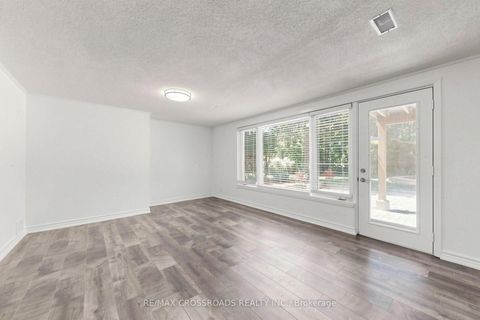 Photo 28 at 15 Alamosa Drive, Bayview Village, Toronto