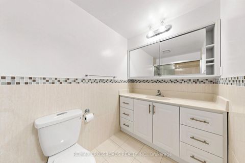 Photo 32 at 15 Alamosa Drive, Bayview Village, Toronto