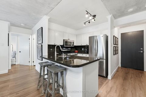 Photo 1 at 705 - 600 Queens Quay W, Waterfront Communities C1, Toronto
