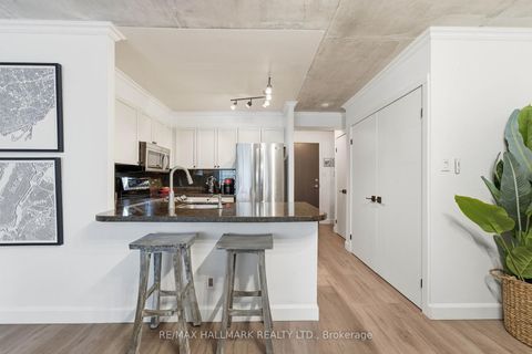 Photo 2 at 705 - 600 Queens Quay W, Waterfront Communities C1, Toronto