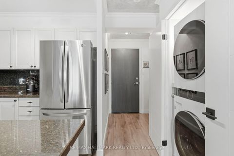 Photo 3 at 705 - 600 Queens Quay W, Waterfront Communities C1, Toronto