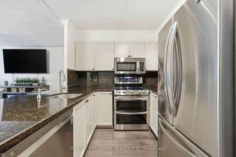 Photo 4 at 705 - 600 Queens Quay W, Waterfront Communities C1, Toronto