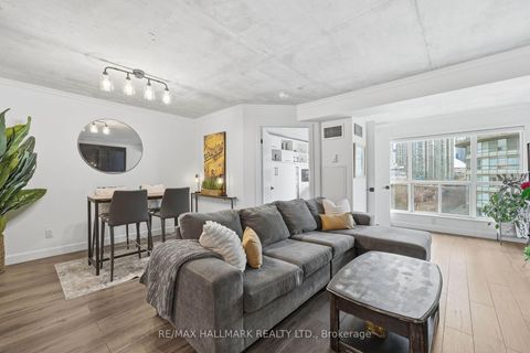 Photo 8 at 705 - 600 Queens Quay W, Waterfront Communities C1, Toronto