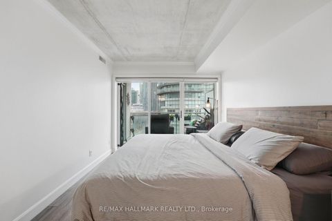 Photo 11 at 705 - 600 Queens Quay W, Waterfront Communities C1, Toronto