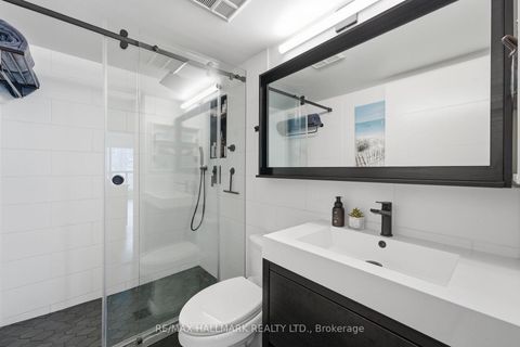 Photo 13 at 705 - 600 Queens Quay W, Waterfront Communities C1, Toronto