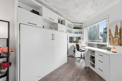 Photo 14 at 705 - 600 Queens Quay W, Waterfront Communities C1, Toronto