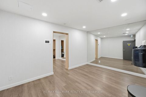 Photo 33 at 705 - 600 Queens Quay W, Waterfront Communities C1, Toronto