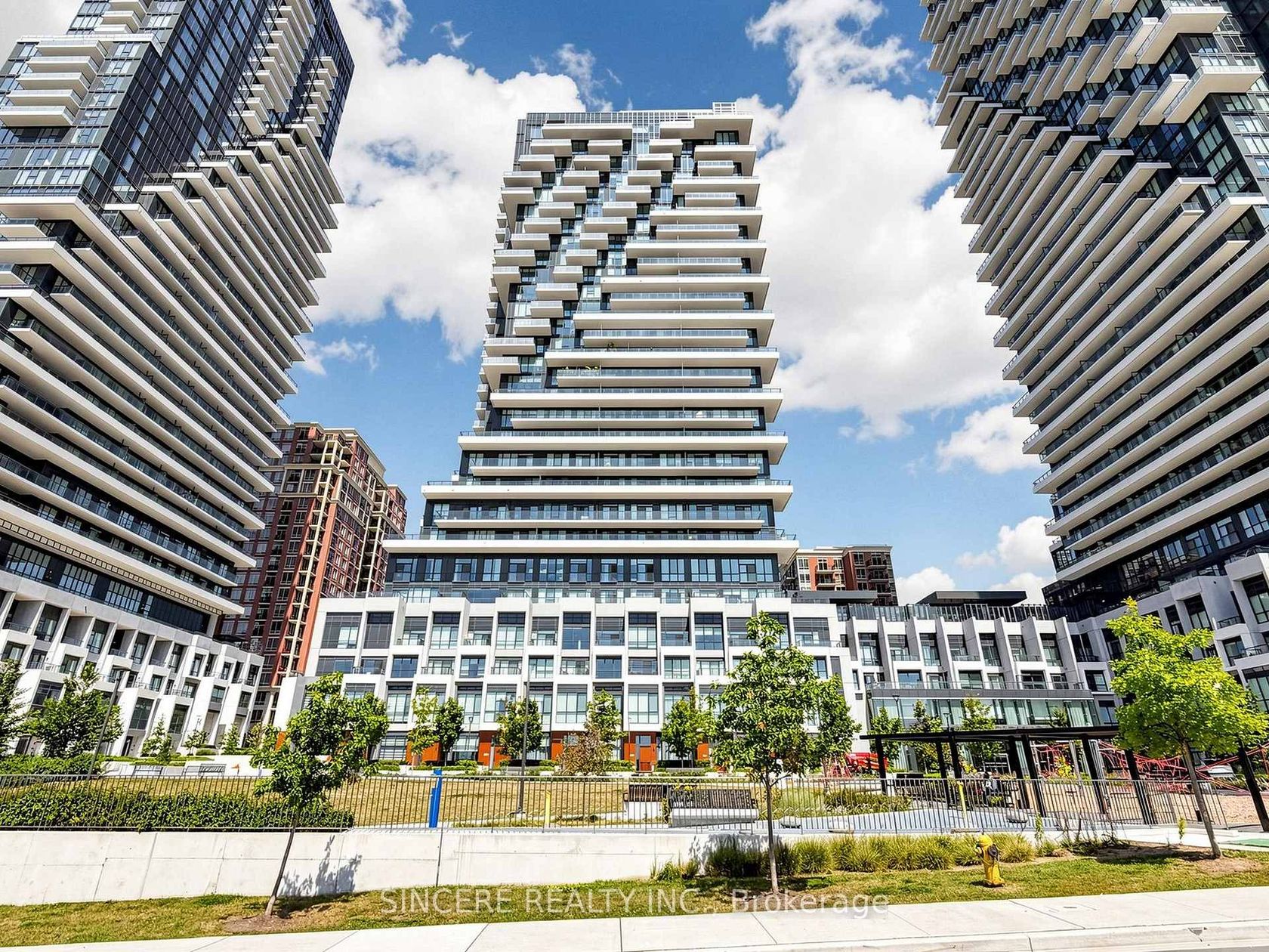 2737 - 20 Inn On The Park Drive, Don Mills, Toronto photo 5