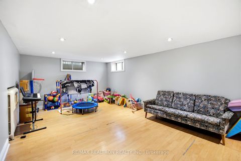 Photo 11 at 149 Fairholme Avenue, Lawrence, Toronto