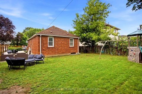 Photo 16 at 149 Fairholme Avenue, Lawrence, Toronto