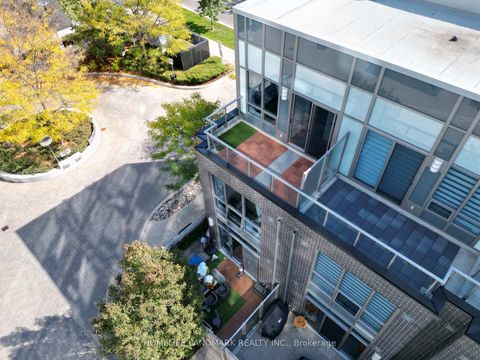 Photo 3 at TH12 - 18 Graydon Hall Drive, Donalda, Toronto