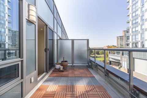 Photo 4 at TH12 - 18 Graydon Hall Drive, Donalda, Toronto