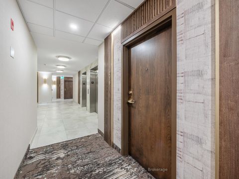 Photo 1 at 215 - 1 Maison Parc Court, Lakeview Estates, Vaughan