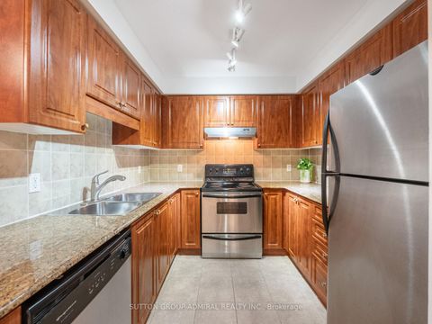 Photo 8 at 215 - 1 Maison Parc Court, Lakeview Estates, Vaughan