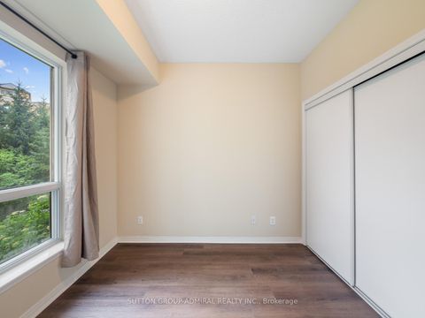 Photo 10 at 215 - 1 Maison Parc Court, Lakeview Estates, Vaughan