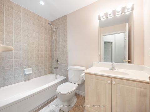 Photo 14 at 215 - 1 Maison Parc Court, Lakeview Estates, Vaughan