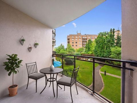 Photo 15 at 215 - 1 Maison Parc Court, Lakeview Estates, Vaughan