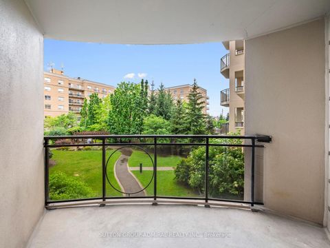 Photo 16 at 215 - 1 Maison Parc Court, Lakeview Estates, Vaughan