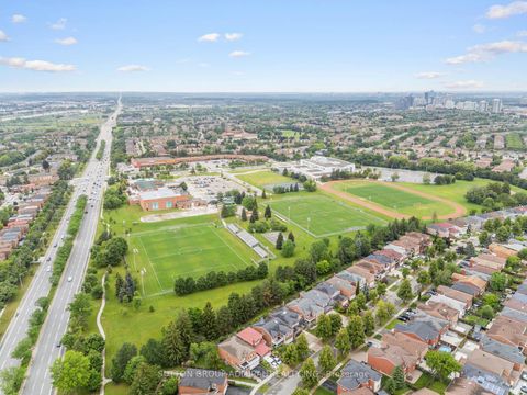 Photo 32 at 215 - 1 Maison Parc Court, Lakeview Estates, Vaughan