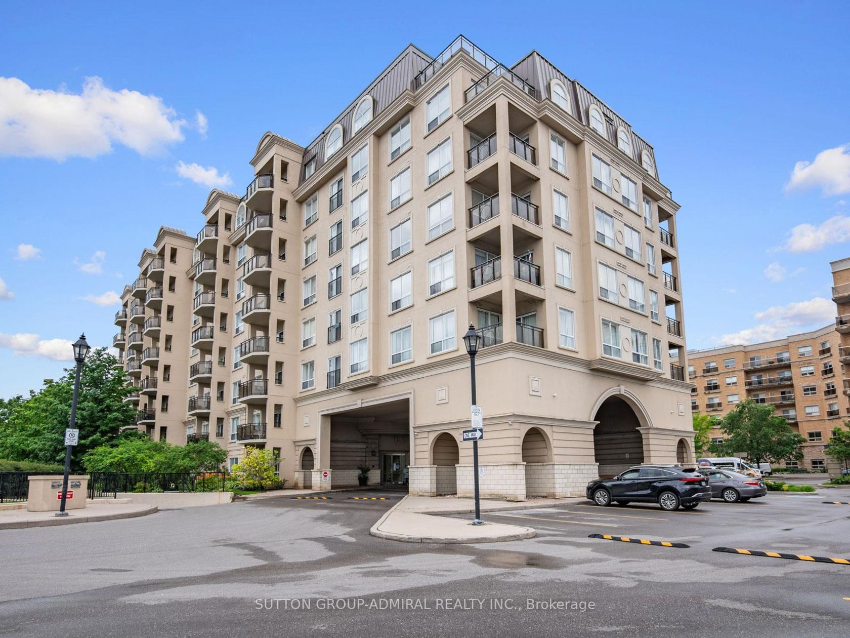 215 - 1 Maison Parc Court, Lakeview Estates, Vaughan photo number 2