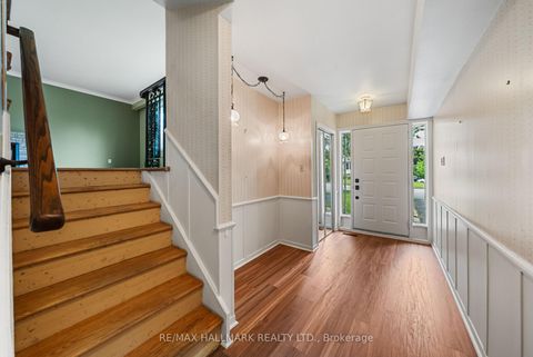 Photo 2 at 17 Greenyards Drive, Newtonbrook East, Toronto