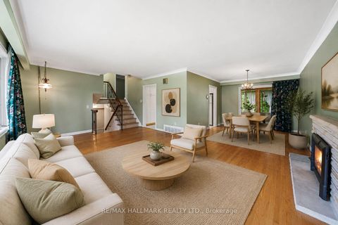 Photo 6 at 17 Greenyards Drive, Newtonbrook East, Toronto