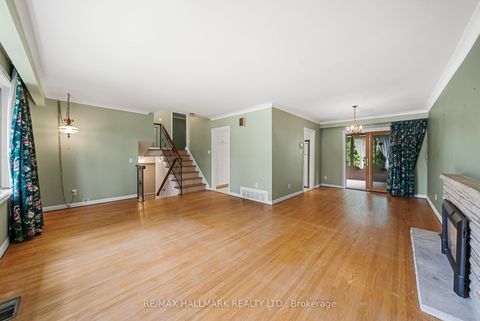 Photo 7 at 17 Greenyards Drive, Newtonbrook East, Toronto