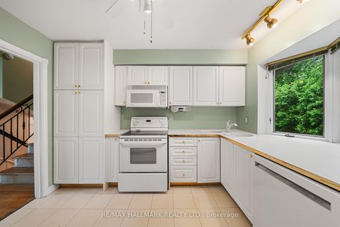 Photo 11 at 17 Greenyards Drive, Newtonbrook East, Toronto