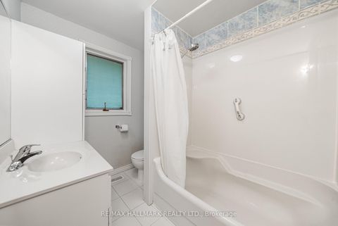 Photo 23 at 17 Greenyards Drive, Newtonbrook East, Toronto