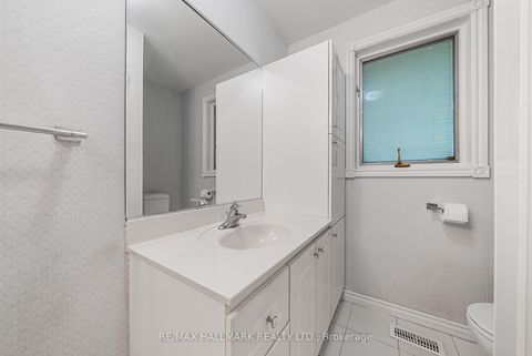 Photo 24 at 17 Greenyards Drive, Newtonbrook East, Toronto