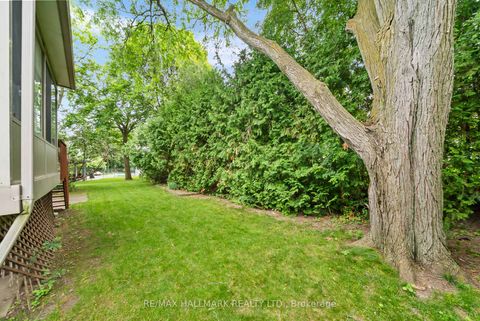 Photo 37 at 17 Greenyards Drive, Newtonbrook East, Toronto