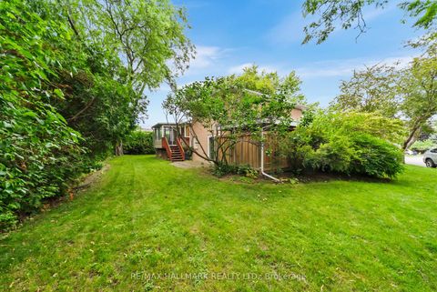 Photo 39 at 17 Greenyards Drive, Newtonbrook East, Toronto