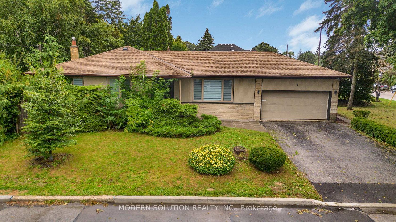 2 Caswell Drive, Newtonbrook East, Toronto photo 5