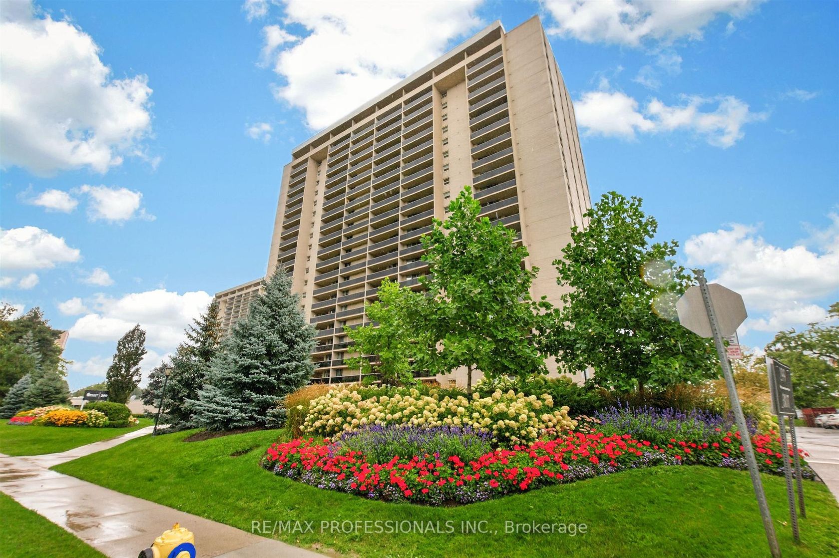 502 - 299 Mill Road, Markland Wood, Toronto 