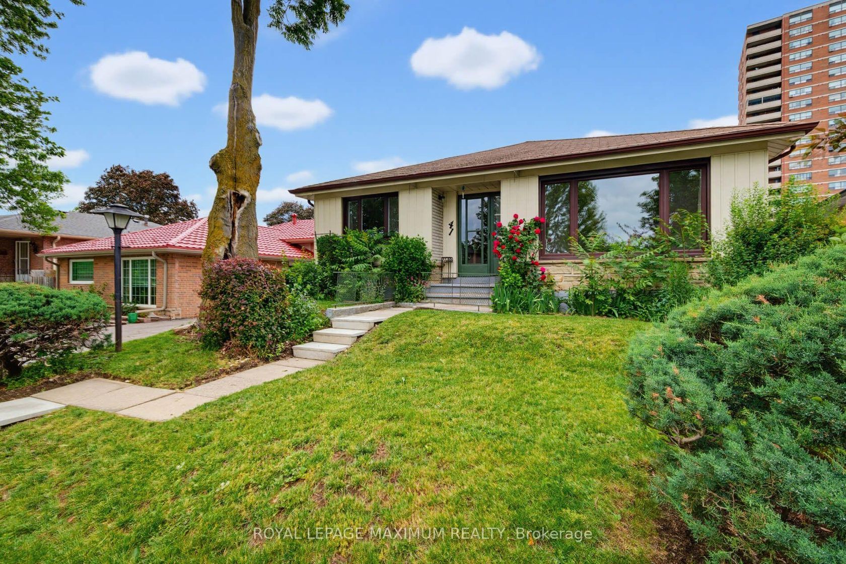 41 Strathavon Drive, Jamestown, Toronto 
