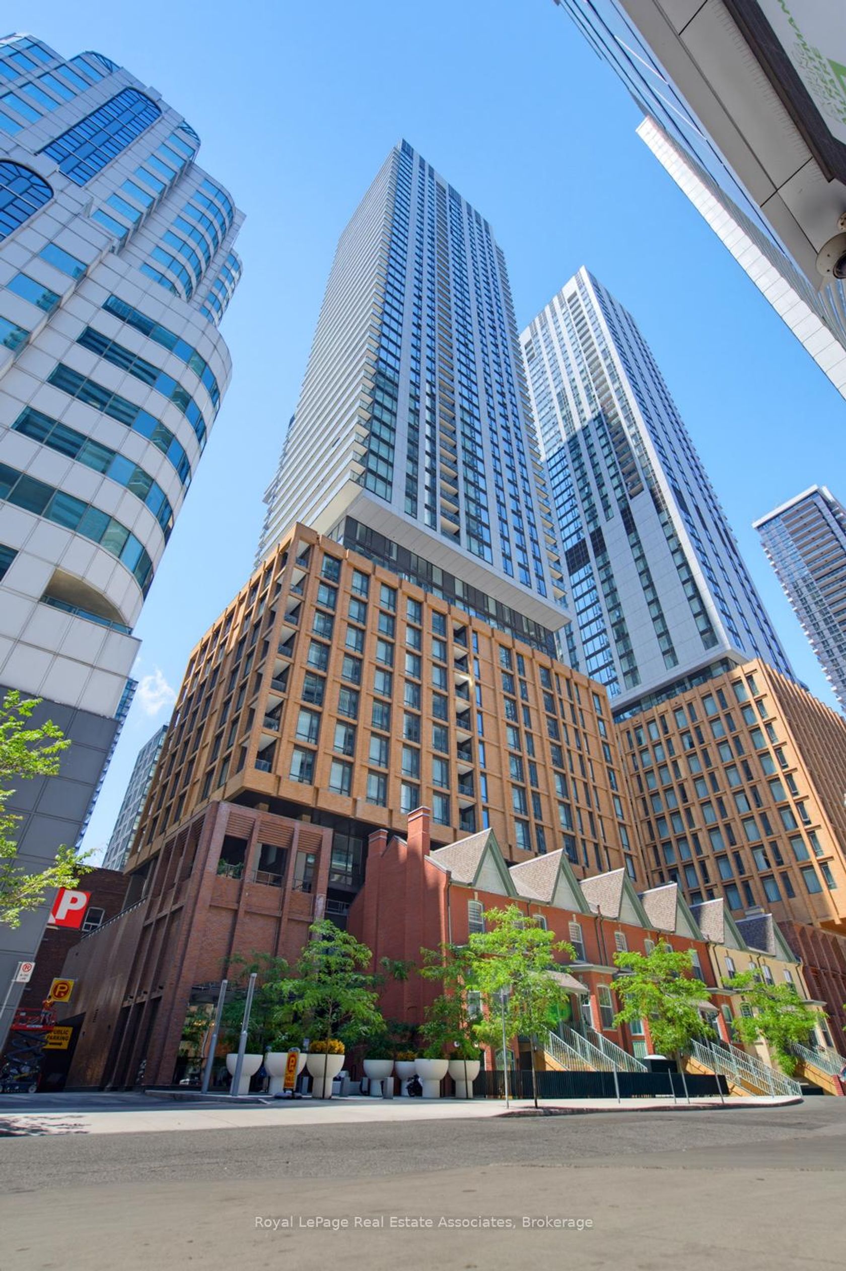 2403 - 8 Widmer Street, Waterfront Communities C1, Toronto photo number 2