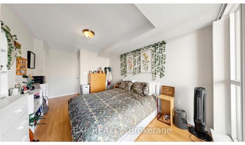 Photo 3 at 607 - 889 Bay Street, Bay Street Corridor, Toronto