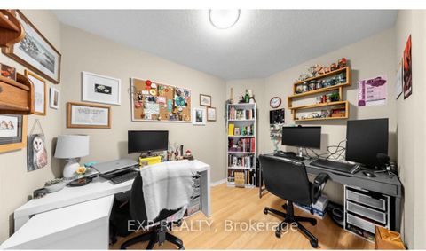 Photo 9 at 607 - 889 Bay Street, Bay Street Corridor, Toronto