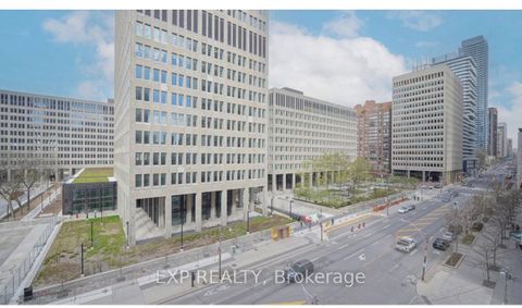 Photo 15 at 607 - 889 Bay Street, Bay Street Corridor, Toronto
