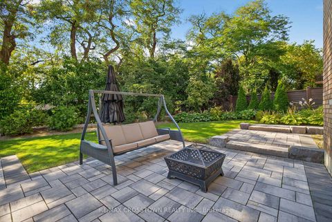 Photo 43 at 10 Annsleywood Court, Kleinburg, Vaughan