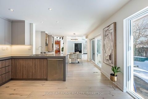 Photo 14 at 1 Friars Lane, Rosethorn, Toronto