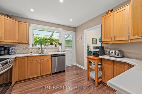 Photo 9 at 31 Patrick Drive, Aurora Highlands, Aurora