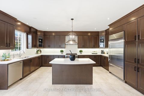 Photo 11 at 17 Balderson Drive, Kleinburg, Vaughan