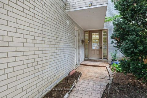 Photo 2 at 45 Chipwood Crescent, Pleasant View, Toronto
