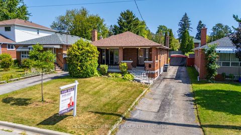 Photo 4 at 33 Jeanette Street, Cliffcrest, Toronto