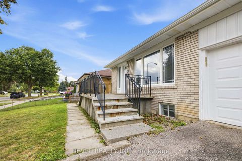 Photo 2 at 17 Amberjack Boulevard, Woburn, Toronto