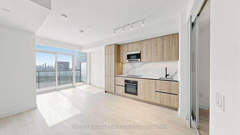 Photo 4 at 3113 - 127 Broadway Avenue, Mount Pleasant West, Toronto