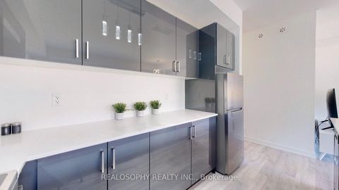 Photo 15 at 8 - 10 Marquette Avenue, Lawrence, Toronto