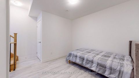 Photo 34 at 8 - 10 Marquette Avenue, Lawrence, Toronto
